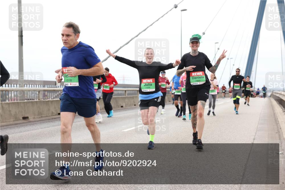 03.10.2025 - Köhlbrandbrückenlauf Lena Gebhardt http://msf.ph/oto/9202924 03.10.2025 15:51:09 Position 2 9318, 7454, 7850 meine-sportfotos.de