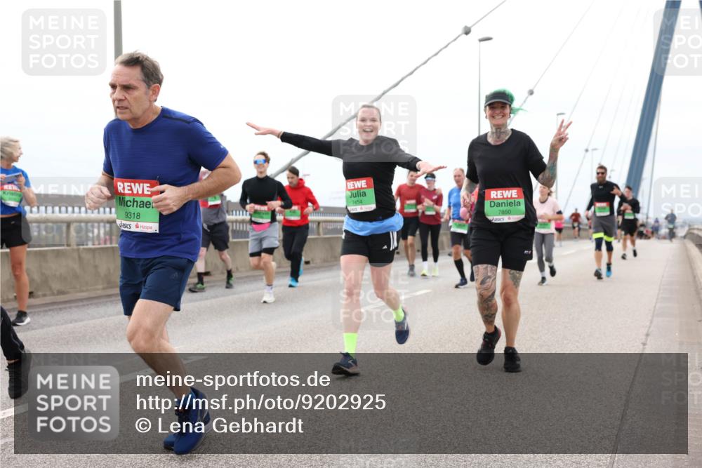 03.10.2025 - Köhlbrandbrückenlauf Lena Gebhardt http://msf.ph/oto/9202925 03.10.2025 15:51:09 Position 2 9318, 7454, 7850 meine-sportfotos.de