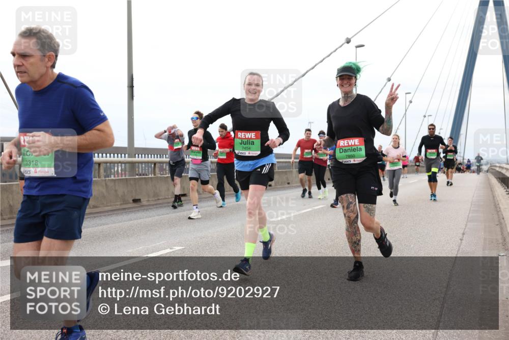 03.10.2025 - Köhlbrandbrückenlauf Lena Gebhardt http://msf.ph/oto/9202927 03.10.2025 15:51:10 Position 2 9318, 7454, 7850 meine-sportfotos.de