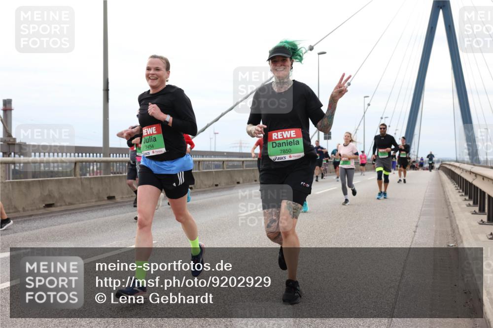 03.10.2025 - Köhlbrandbrückenlauf Lena Gebhardt http://msf.ph/oto/9202929 03.10.2025 15:51:10 Position 2 7454, 7850 meine-sportfotos.de