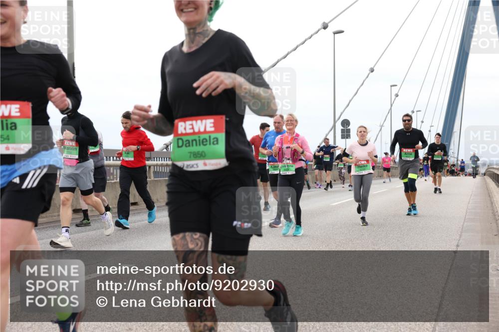 03.10.2025 - Köhlbrandbrückenlauf Lena Gebhardt http://msf.ph/oto/9202930 03.10.2025 15:51:10 Position 2 54, 7722, 7850, 8700 meine-sportfotos.de