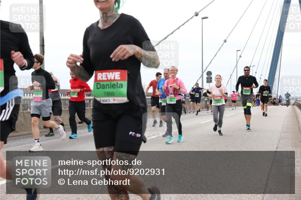03.10.2025 - Köhlbrandbrückenlauf Lena Gebhardt http://msf.ph/oto/9202931 03.10.2025 15:51:10 Position 2 7722, 7850, 8700 meine-sportfotos.de