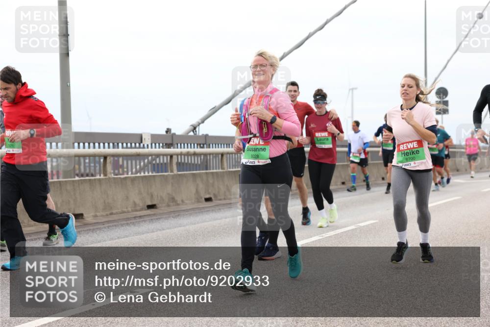 03.10.2025 - Köhlbrandbrückenlauf Lena Gebhardt http://msf.ph/oto/9202933 03.10.2025 15:51:11 Position 2 7871, 8028, 8700 meine-sportfotos.de