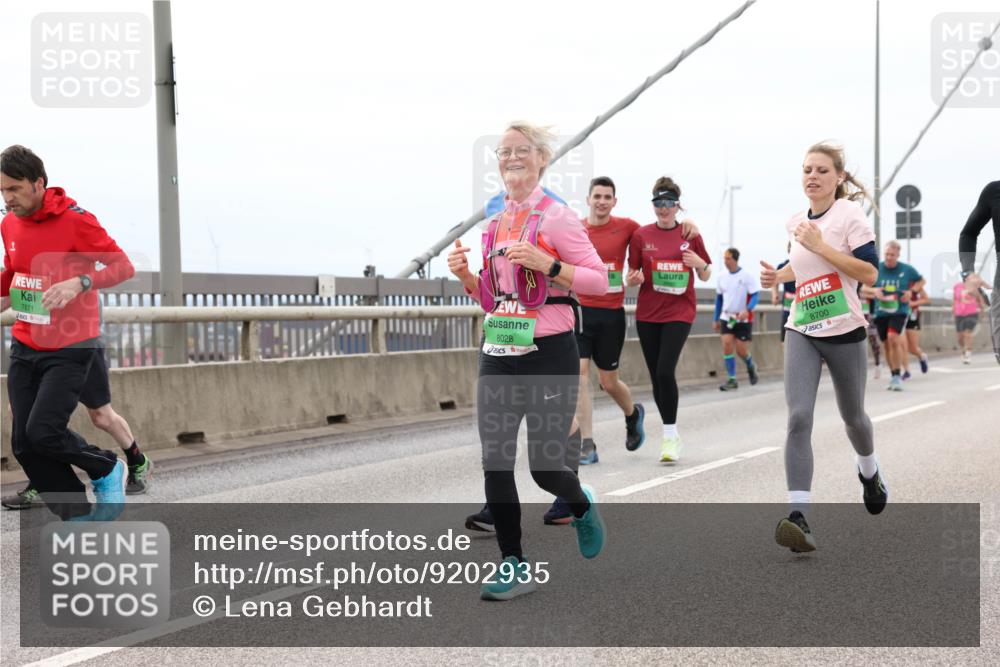 03.10.2025 - Köhlbrandbrückenlauf Lena Gebhardt http://msf.ph/oto/9202935 03.10.2025 15:51:11 Position 2 7871, 8028, 8700 meine-sportfotos.de
