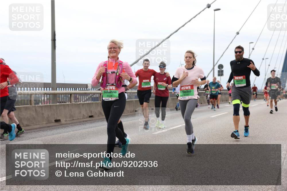 03.10.2025 - Köhlbrandbrückenlauf Lena Gebhardt http://msf.ph/oto/9202936 03.10.2025 15:51:12 Position 2 8028, 8700 meine-sportfotos.de