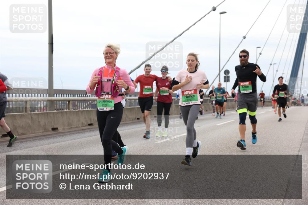 03.10.2025 - Köhlbrandbrückenlauf Lena Gebhardt http://msf.ph/oto/9202937 03.10.2025 15:51:12 Position 2 8028, 8700 meine-sportfotos.de