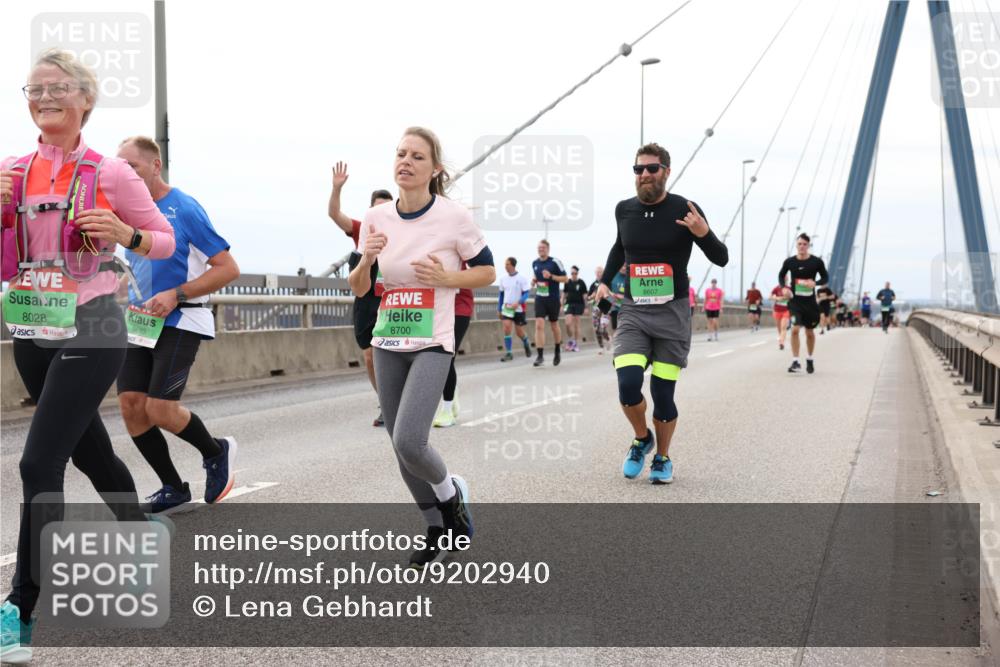 03.10.2025 - Köhlbrandbrückenlauf Lena Gebhardt http://msf.ph/oto/9202940 03.10.2025 15:51:12 Position 2 8028, 9603, 8700, 8607 meine-sportfotos.de