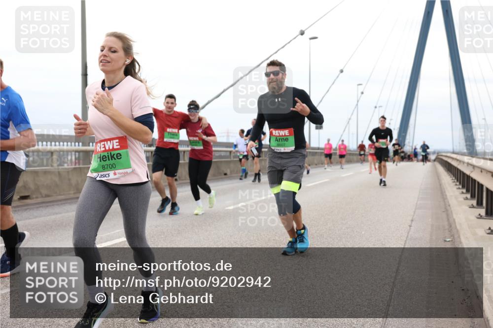 03.10.2025 - Köhlbrandbrückenlauf Lena Gebhardt http://msf.ph/oto/9202942 03.10.2025 15:51:13 Position 2 8700, 8607 meine-sportfotos.de