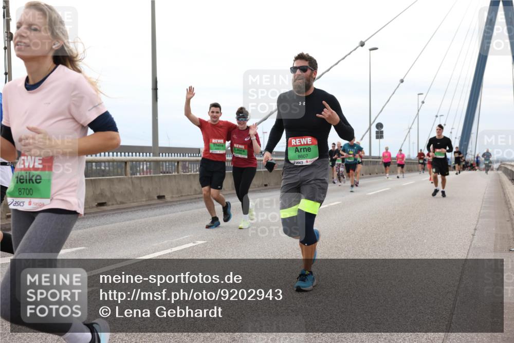 03.10.2025 - Köhlbrandbrückenlauf Lena Gebhardt http://msf.ph/oto/9202943 03.10.2025 15:51:13 Position 2 8700, 8607, 1112 meine-sportfotos.de