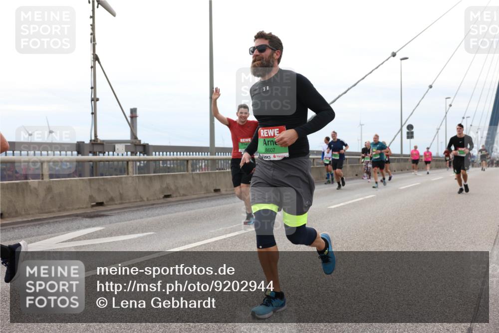 03.10.2025 - Köhlbrandbrückenlauf Lena Gebhardt http://msf.ph/oto/9202944 03.10.2025 15:51:13 Position 2 8607 meine-sportfotos.de
