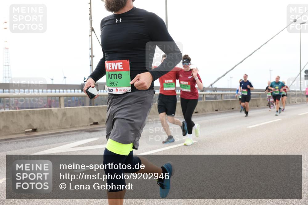 03.10.2025 - Köhlbrandbrückenlauf Lena Gebhardt http://msf.ph/oto/9202946 03.10.2025 15:51:14 Position 2 8607 meine-sportfotos.de
