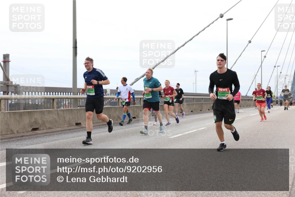 03.10.2025 - Köhlbrandbrückenlauf Lena Gebhardt http://msf.ph/oto/9202956 03.10.2025 15:51:15 Position 2 9160 meine-sportfotos.de