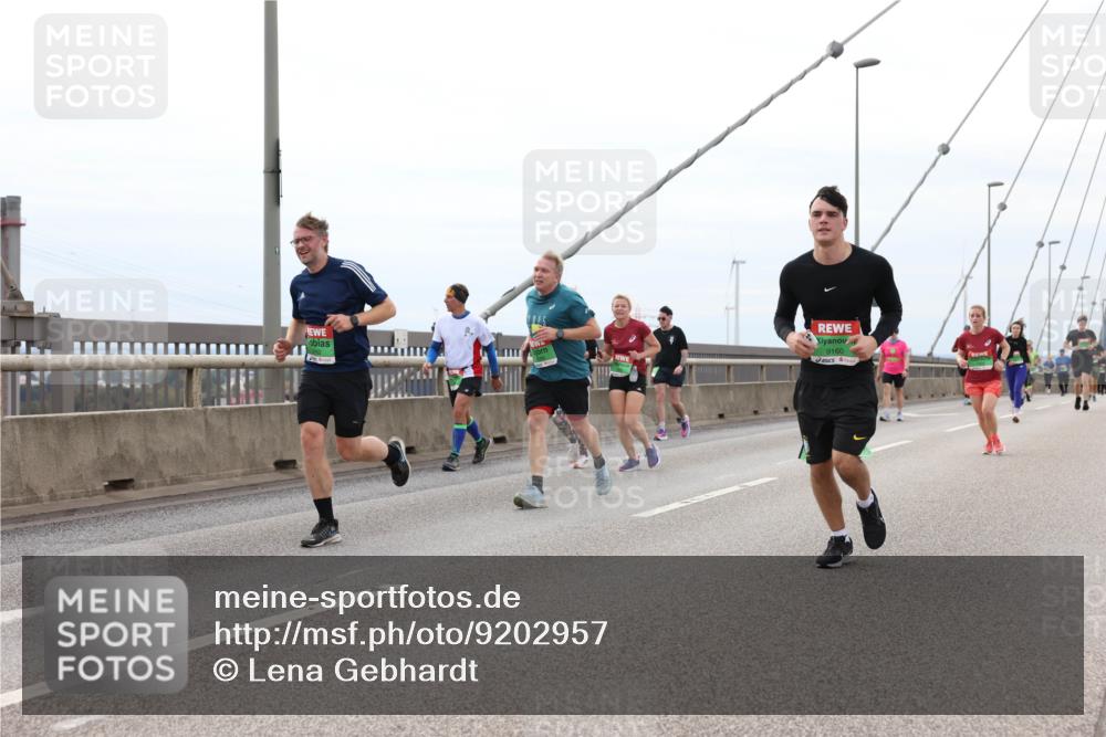 03.10.2025 - Köhlbrandbrückenlauf Lena Gebhardt http://msf.ph/oto/9202957 03.10.2025 15:51:16 Position 2 1025, 9160 meine-sportfotos.de