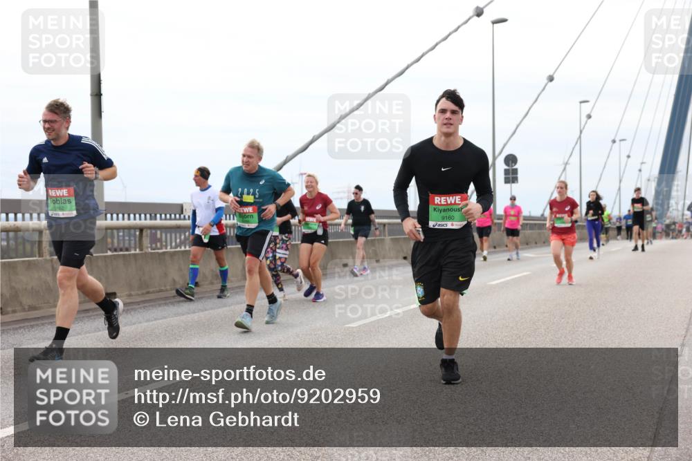 03.10.2025 - Köhlbrandbrückenlauf Lena Gebhardt http://msf.ph/oto/9202959 03.10.2025 15:51:16 Position 2 9162, 2025, 9160 meine-sportfotos.de