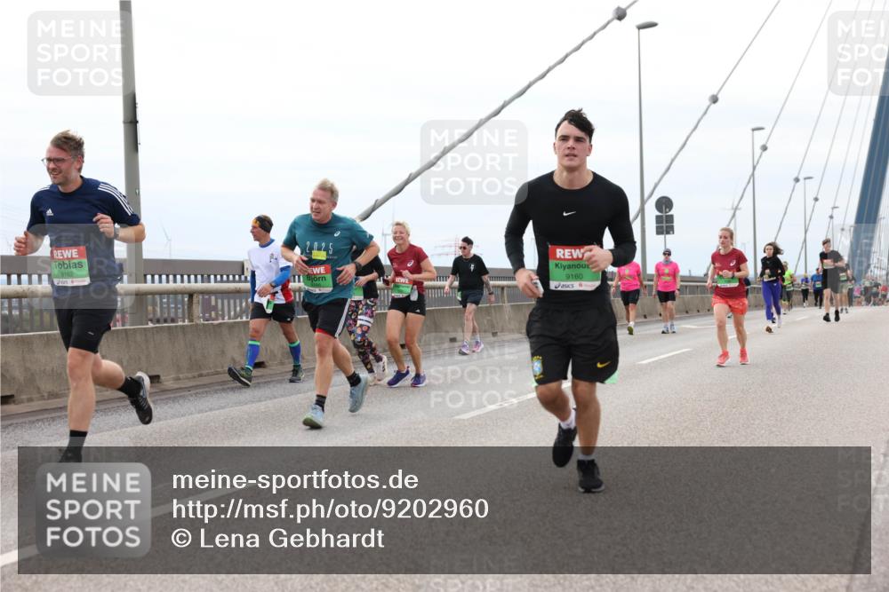 03.10.2025 - Köhlbrandbrückenlauf Lena Gebhardt http://msf.ph/oto/9202960 03.10.2025 15:51:16 Position 2 2025, 9162, 9160 meine-sportfotos.de