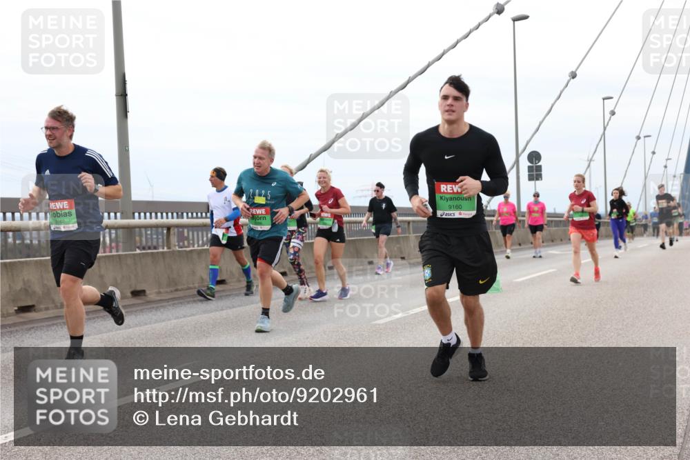 03.10.2025 - Köhlbrandbrückenlauf Lena Gebhardt http://msf.ph/oto/9202961 03.10.2025 15:51:16 Position 2 2025, 9162, 9160 meine-sportfotos.de