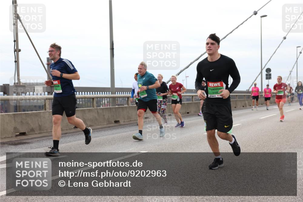 03.10.2025 - Köhlbrandbrückenlauf Lena Gebhardt http://msf.ph/oto/9202963 03.10.2025 15:51:16 Position 2 9160 meine-sportfotos.de