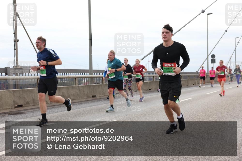 03.10.2025 - Köhlbrandbrückenlauf Lena Gebhardt http://msf.ph/oto/9202964 03.10.2025 15:51:16 Position 2  meine-sportfotos.de