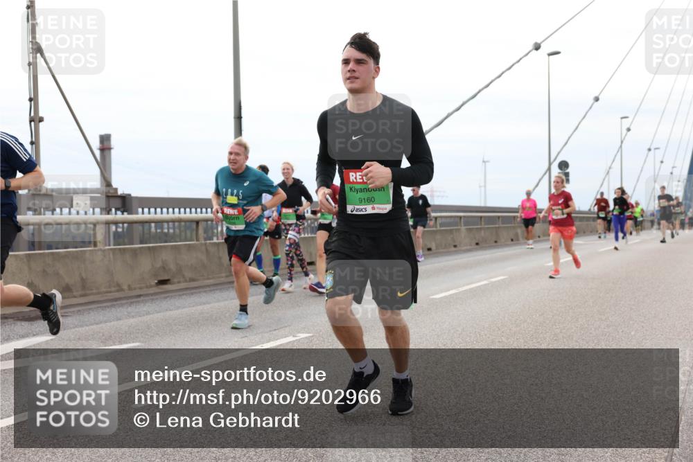 03.10.2025 - Köhlbrandbrückenlauf Lena Gebhardt http://msf.ph/oto/9202966 03.10.2025 15:51:17 Position 2 9160 meine-sportfotos.de