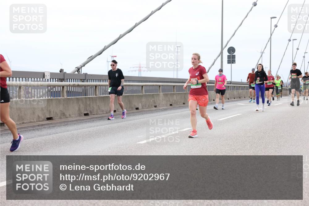 03.10.2025 - Köhlbrandbrückenlauf Lena Gebhardt http://msf.ph/oto/9202967 03.10.2025 15:51:17 Position 2  meine-sportfotos.de
