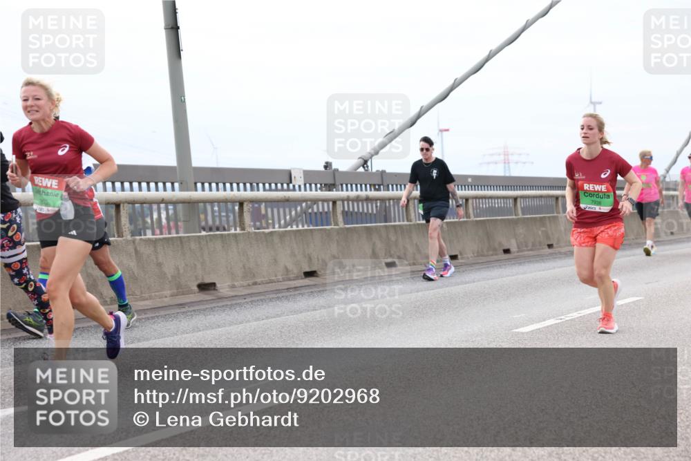 03.10.2025 - Köhlbrandbrückenlauf Lena Gebhardt http://msf.ph/oto/9202968 03.10.2025 15:51:18 Position 2 1993, 7938 meine-sportfotos.de