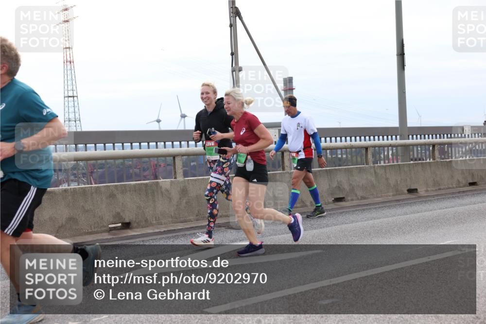 03.10.2025 - Köhlbrandbrückenlauf Lena Gebhardt http://msf.ph/oto/9202970 03.10.2025 15:51:18 Position 2  meine-sportfotos.de