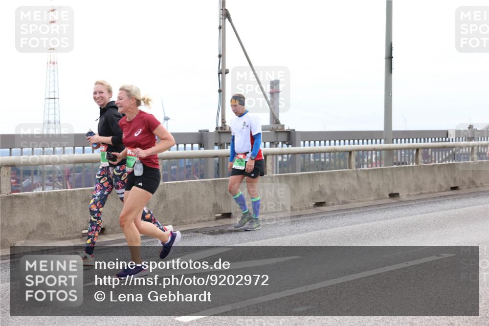 03.10.2025 - Köhlbrandbrückenlauf Lena Gebhardt http://msf.ph/oto/9202972 03.10.2025 15:51:19 Position 2  meine-sportfotos.de