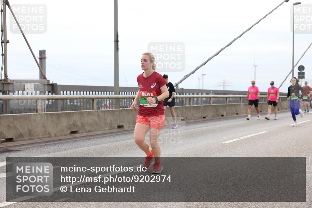 03.10.2025 - Köhlbrandbrückenlauf Lena Gebhardt http://msf.ph/oto/9202974 03.10.2025 15:51:19 Position 2  meine-sportfotos.de