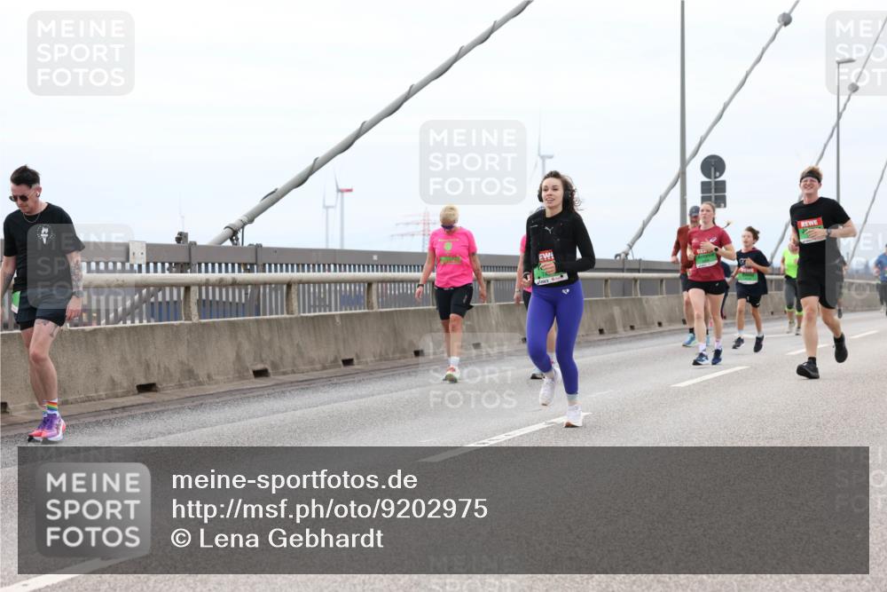 03.10.2025 - Köhlbrandbrückenlauf Lena Gebhardt http://msf.ph/oto/9202975 03.10.2025 15:51:20 Position 2  meine-sportfotos.de