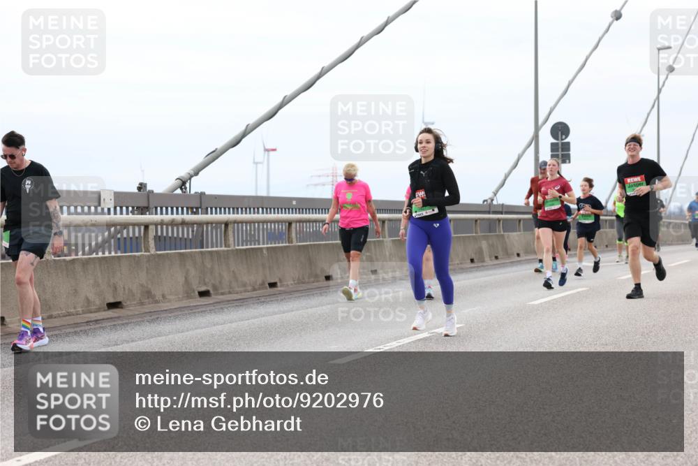 03.10.2025 - Köhlbrandbrückenlauf Lena Gebhardt http://msf.ph/oto/9202976 03.10.2025 15:51:21 Position 2  meine-sportfotos.de