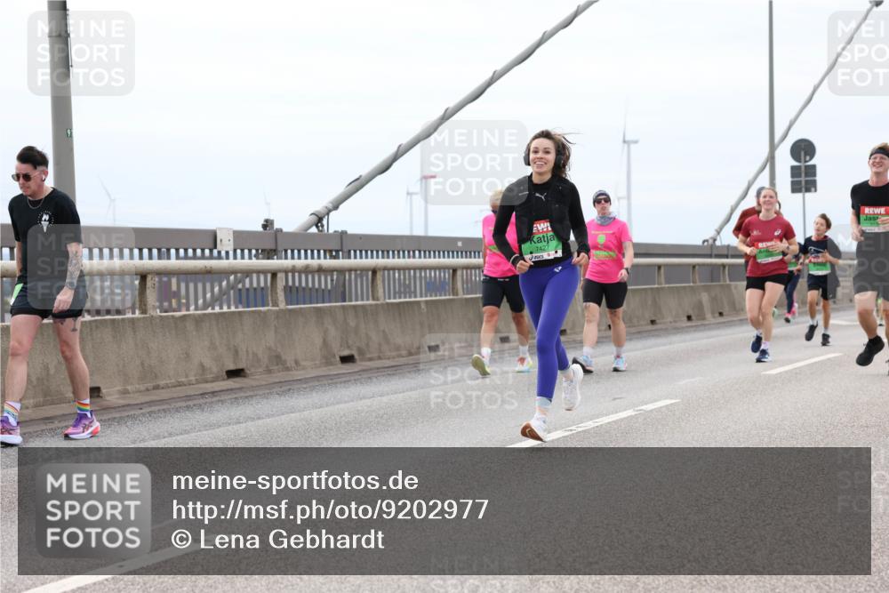 03.10.2025 - Köhlbrandbrückenlauf Lena Gebhardt http://msf.ph/oto/9202977 03.10.2025 15:51:21 Position 2  meine-sportfotos.de