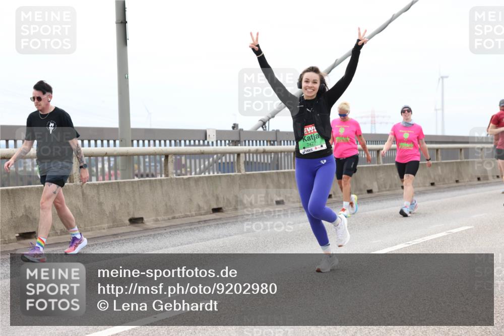 03.10.2025 - Köhlbrandbrückenlauf Lena Gebhardt http://msf.ph/oto/9202980 03.10.2025 15:51:22 Position 2 91, 7427 meine-sportfotos.de
