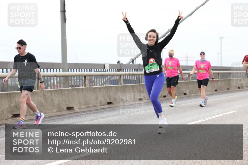 03.10.2025 - Köhlbrandbrückenlauf Lena Gebhardt http://msf.ph/oto/9202981 03.10.2025 15:51:22 Position 2 9, 7427 meine-sportfotos.de