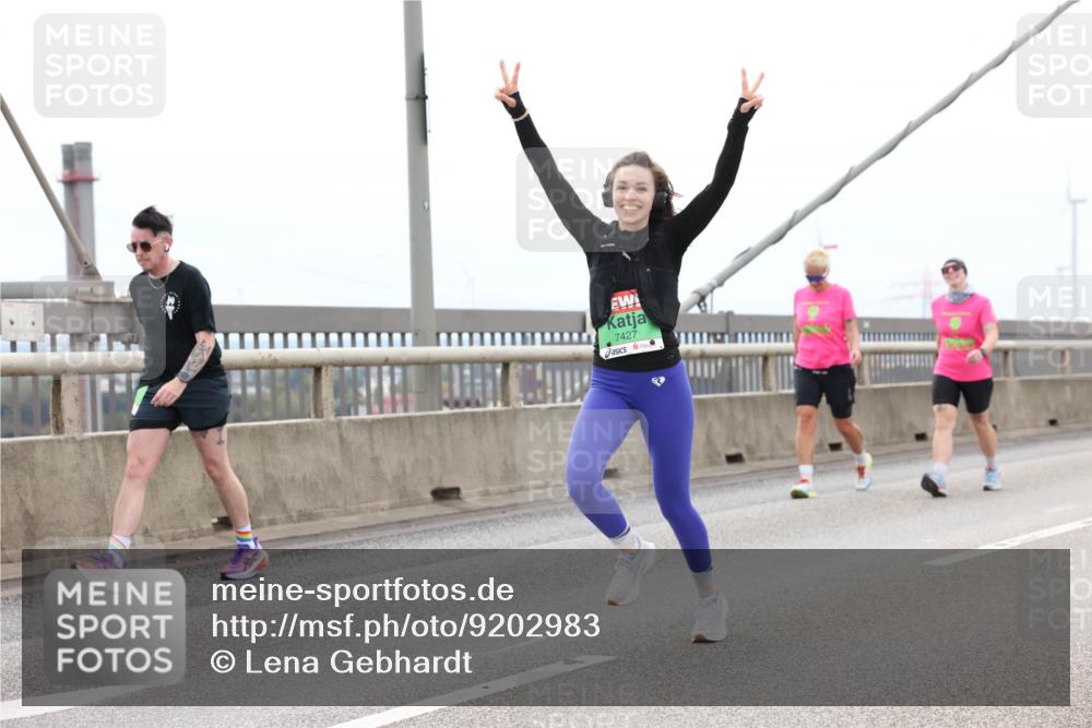 03.10.2025 - Köhlbrandbrückenlauf Lena Gebhardt http://msf.ph/oto/9202983 03.10.2025 15:51:22 Position 2 7427 meine-sportfotos.de