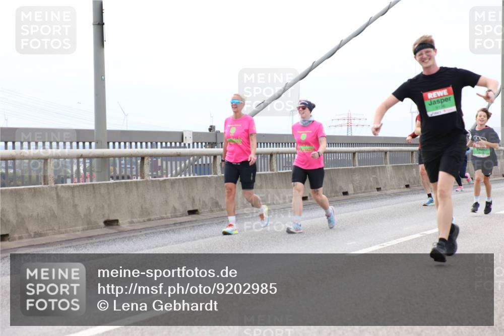 03.10.2025 - Köhlbrandbrückenlauf Lena Gebhardt http://msf.ph/oto/9202985 03.10.2025 15:51:23 Position 2  meine-sportfotos.de