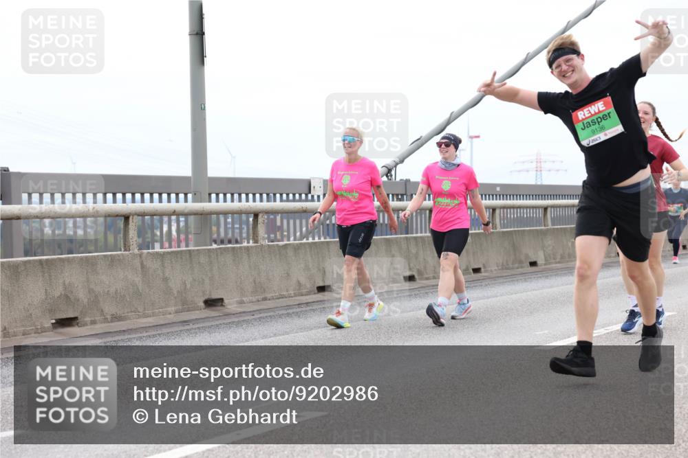 03.10.2025 - Köhlbrandbrückenlauf Lena Gebhardt http://msf.ph/oto/9202986 03.10.2025 15:51:23 Position 2 9136 meine-sportfotos.de