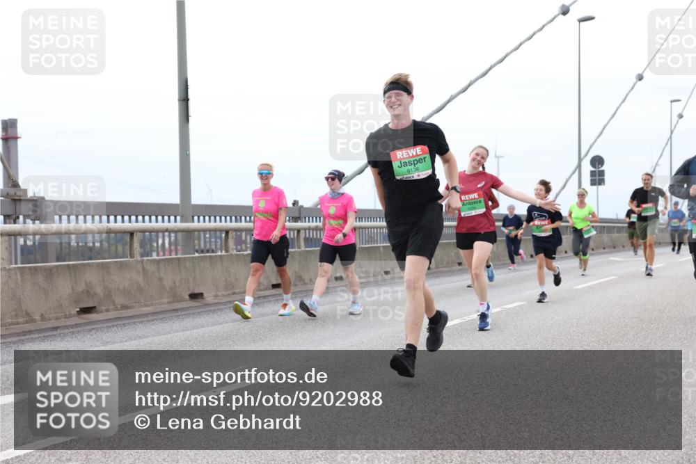 03.10.2025 - Köhlbrandbrückenlauf Lena Gebhardt http://msf.ph/oto/9202988 03.10.2025 15:51:24 Position 2 9136 meine-sportfotos.de
