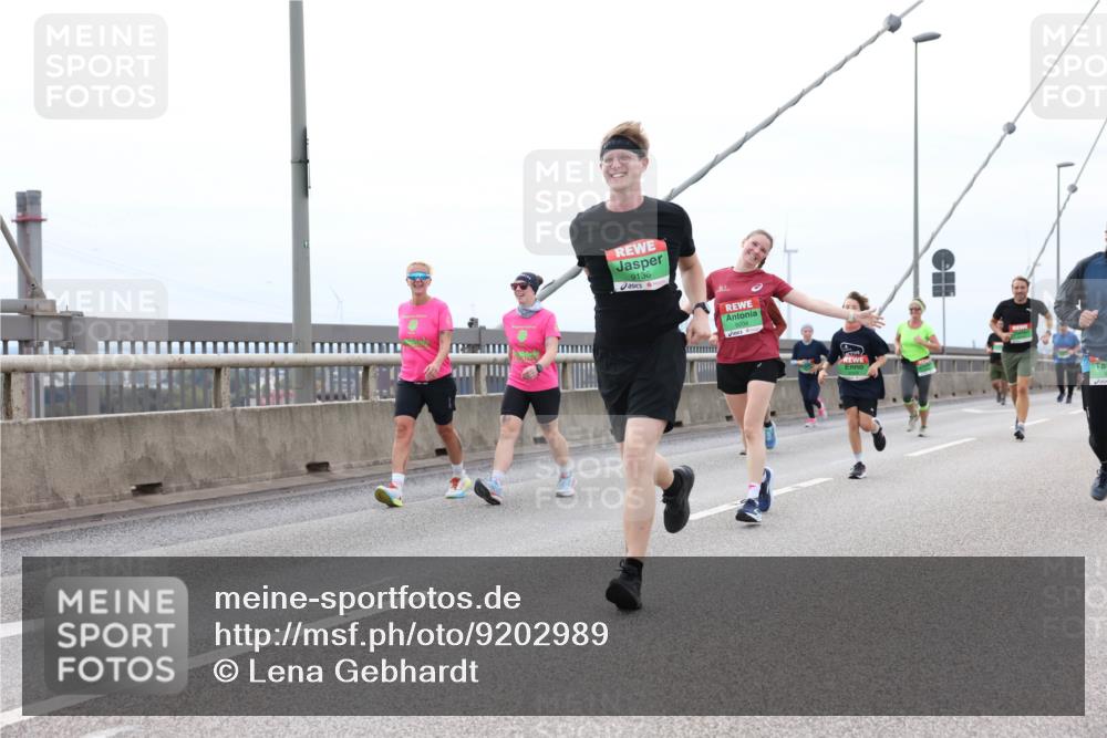 03.10.2025 - Köhlbrandbrückenlauf Lena Gebhardt http://msf.ph/oto/9202989 03.10.2025 15:51:24 Position 2 9136, 9204 meine-sportfotos.de