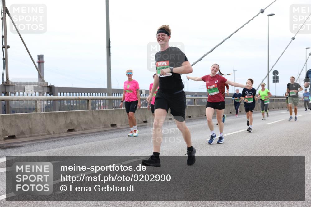 03.10.2025 - Köhlbrandbrückenlauf Lena Gebhardt http://msf.ph/oto/9202990 03.10.2025 15:51:24 Position 2  meine-sportfotos.de