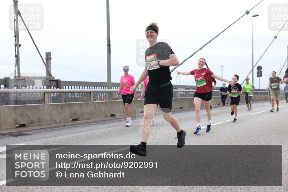 03.10.2025 - Köhlbrandbrückenlauf Lena Gebhardt http://msf.ph/oto/9202991 03.10.2025 15:51:24 Position 2  meine-sportfotos.de