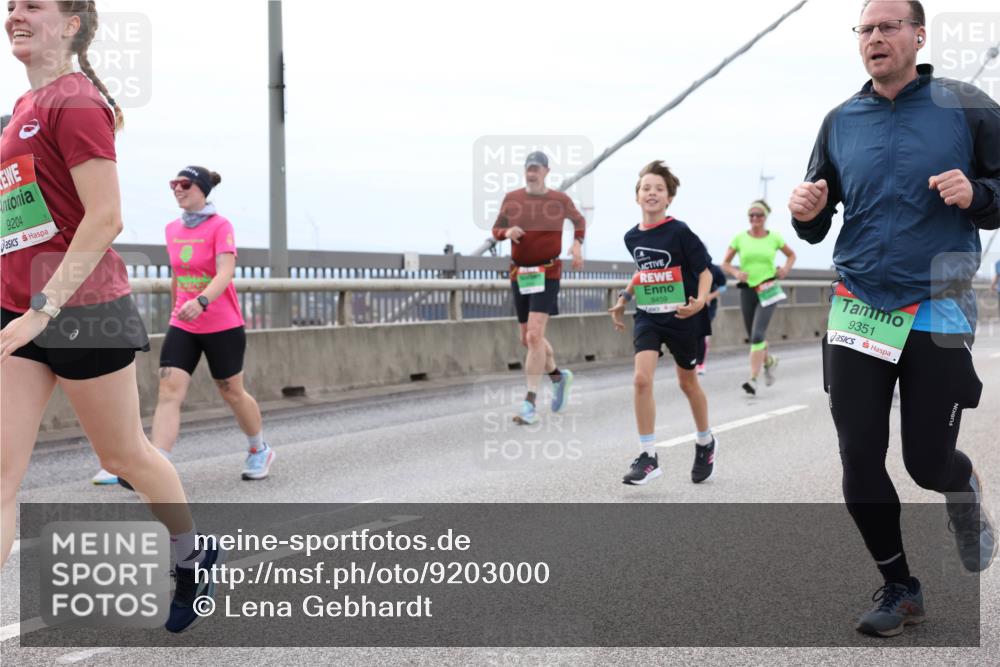 03.10.2025 - Köhlbrandbrückenlauf Lena Gebhardt http://msf.ph/oto/9203000 03.10.2025 15:51:26 Position 2 9204, 8459, 9351 meine-sportfotos.de