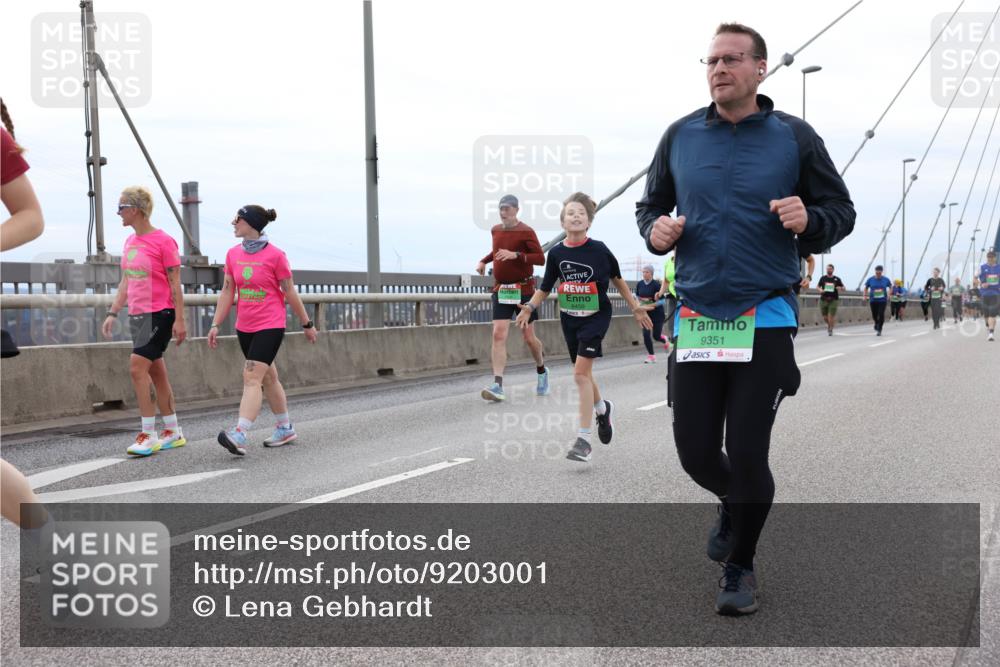 03.10.2025 - Köhlbrandbrückenlauf Lena Gebhardt http://msf.ph/oto/9203001 03.10.2025 15:51:26 Position 2 8459, 9351 meine-sportfotos.de