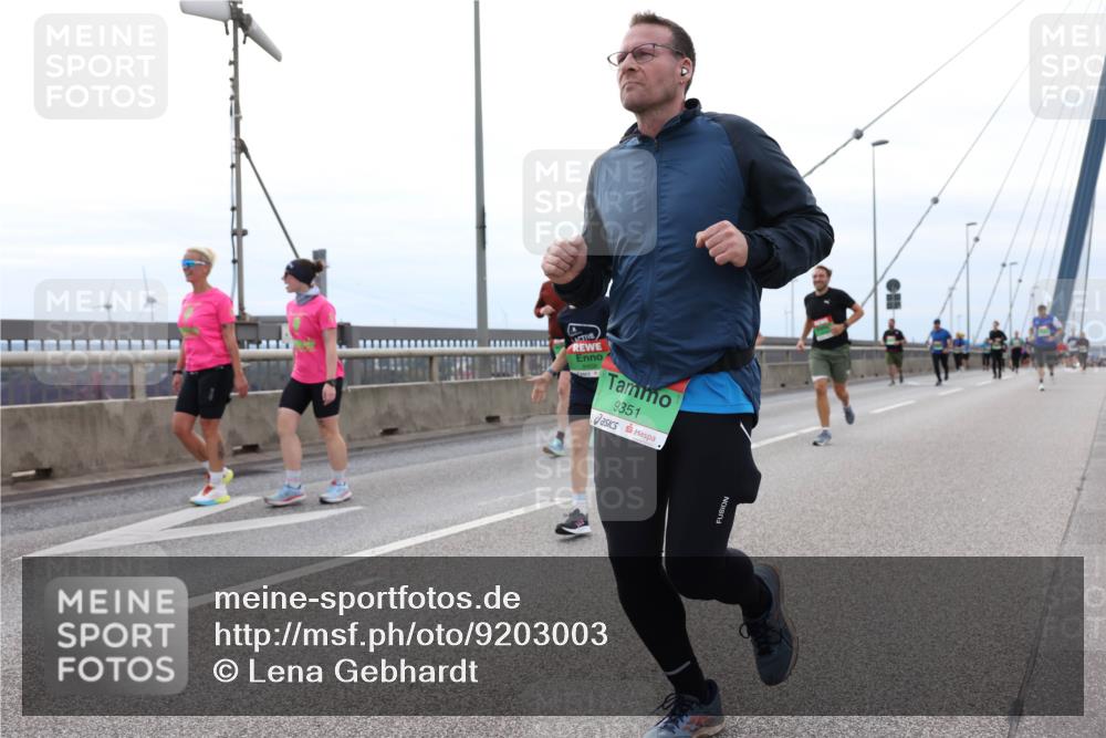 03.10.2025 - Köhlbrandbrückenlauf Lena Gebhardt http://msf.ph/oto/9203003 03.10.2025 15:51:26 Position 2 9351 meine-sportfotos.de