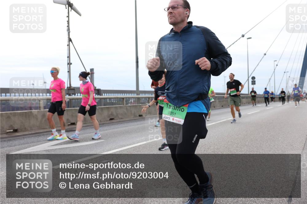 03.10.2025 - Köhlbrandbrückenlauf Lena Gebhardt http://msf.ph/oto/9203004 03.10.2025 15:51:26 Position 2 9351 meine-sportfotos.de