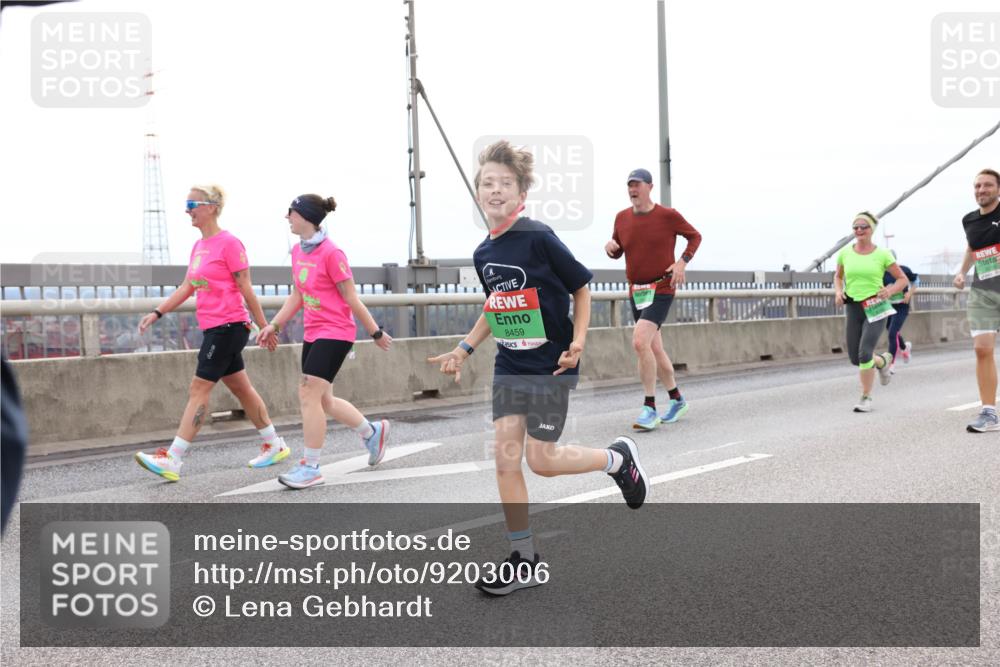 03.10.2025 - Köhlbrandbrückenlauf Lena Gebhardt http://msf.ph/oto/9203006 03.10.2025 15:51:27 Position 2 8459 meine-sportfotos.de