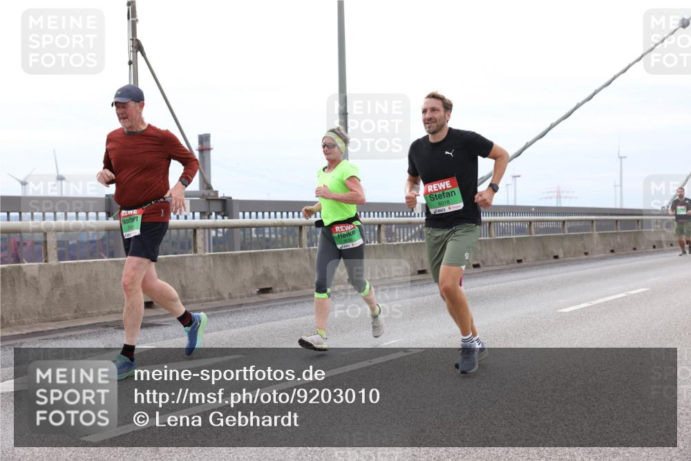03.10.2025 - Köhlbrandbrückenlauf Lena Gebhardt http://msf.ph/oto/9203010 03.10.2025 15:51:28 Position 2 740, 8018 meine-sportfotos.de
