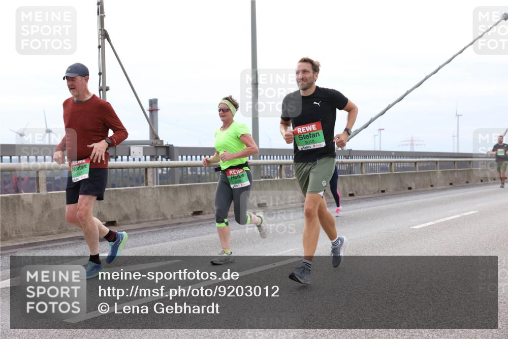 03.10.2025 - Köhlbrandbrückenlauf Lena Gebhardt http://msf.ph/oto/9203012 03.10.2025 15:51:28 Position 2 7406, 8018 meine-sportfotos.de