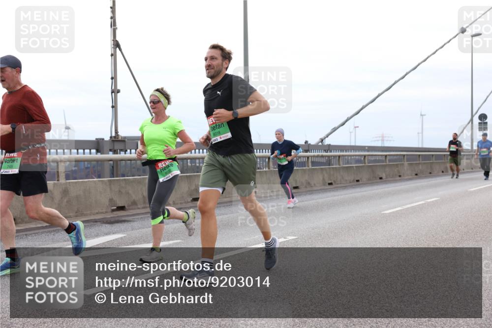 03.10.2025 - Köhlbrandbrückenlauf Lena Gebhardt http://msf.ph/oto/9203014 03.10.2025 15:51:28 Position 2 7406, 8032, 8018 meine-sportfotos.de