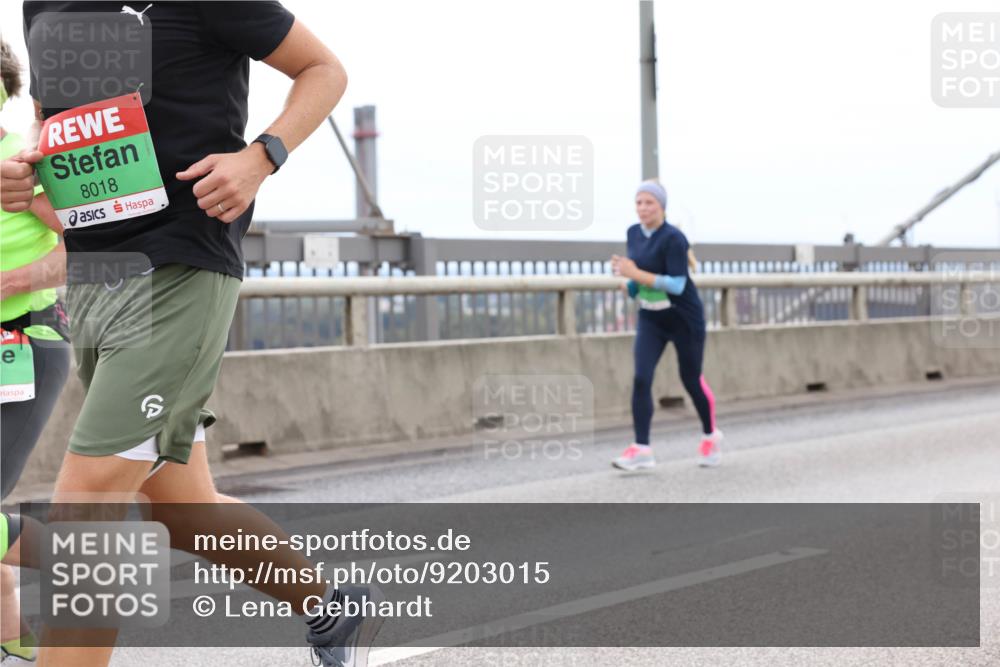 03.10.2025 - Köhlbrandbrückenlauf Lena Gebhardt http://msf.ph/oto/9203015 03.10.2025 15:51:29 Position 2 8018 meine-sportfotos.de