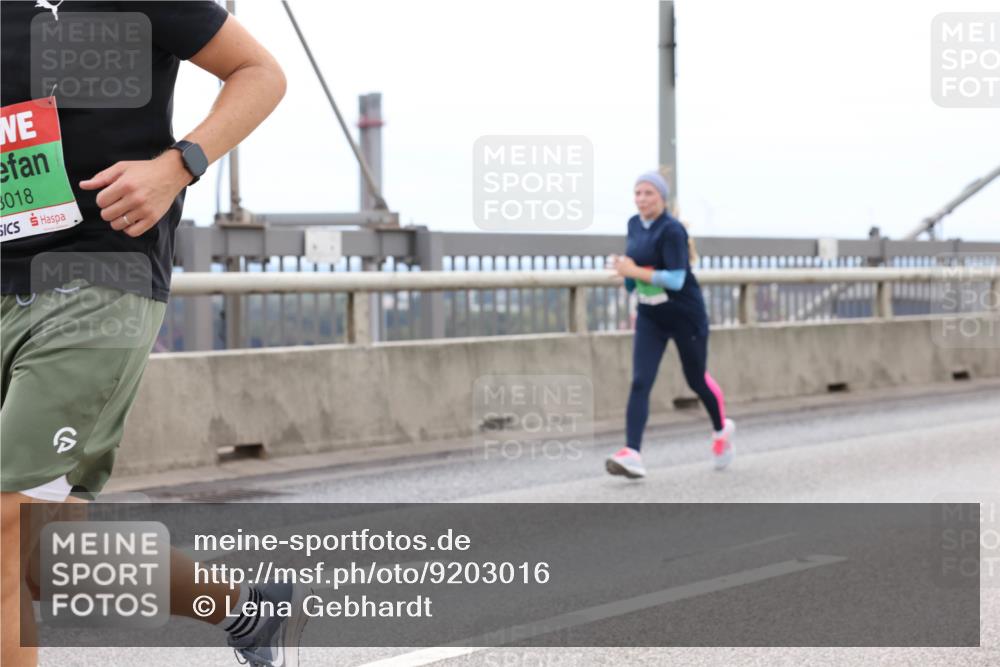 03.10.2025 - Köhlbrandbrückenlauf Lena Gebhardt http://msf.ph/oto/9203016 03.10.2025 15:51:29 Position 2 3018 meine-sportfotos.de